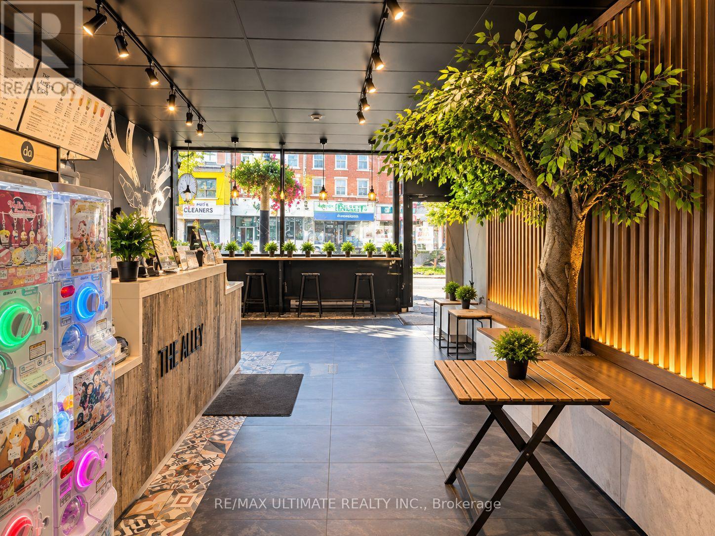 621 BLOOR STREET W, Toronto (Palmerston-Little Italy) — photo 2