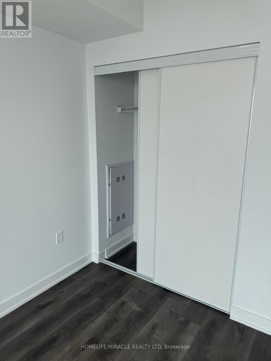 370 Martha Street — photo 17