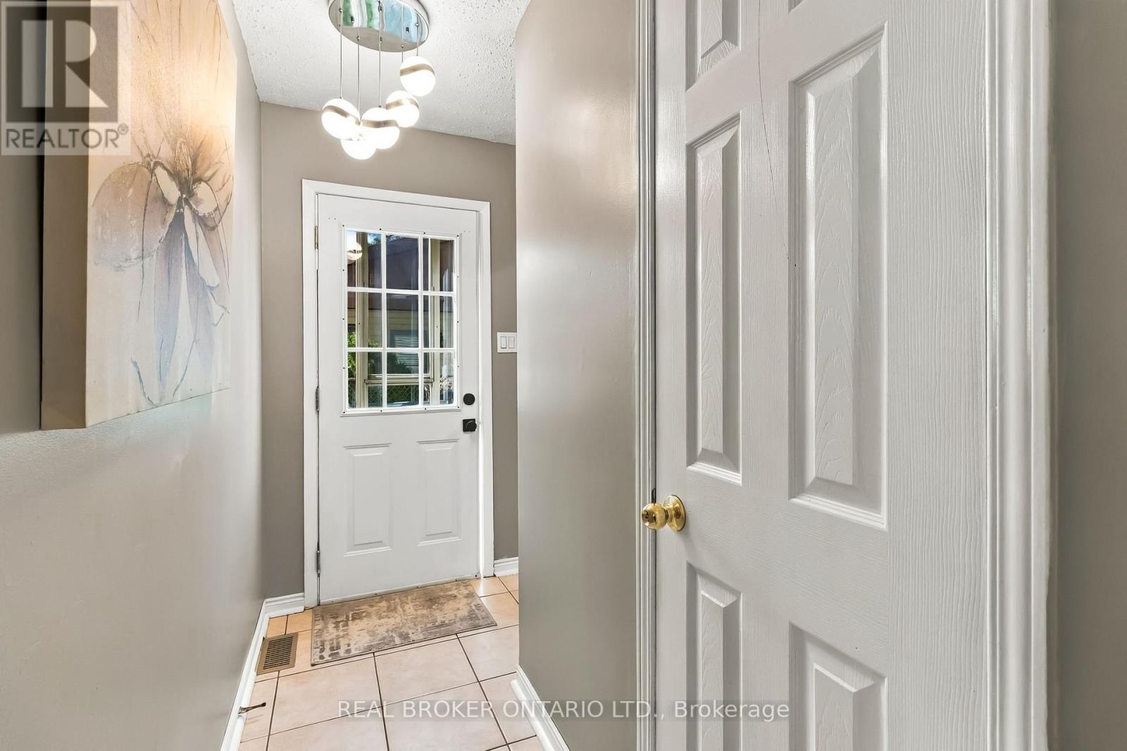 608 Woodward Avenue, Milton, ON photo 19