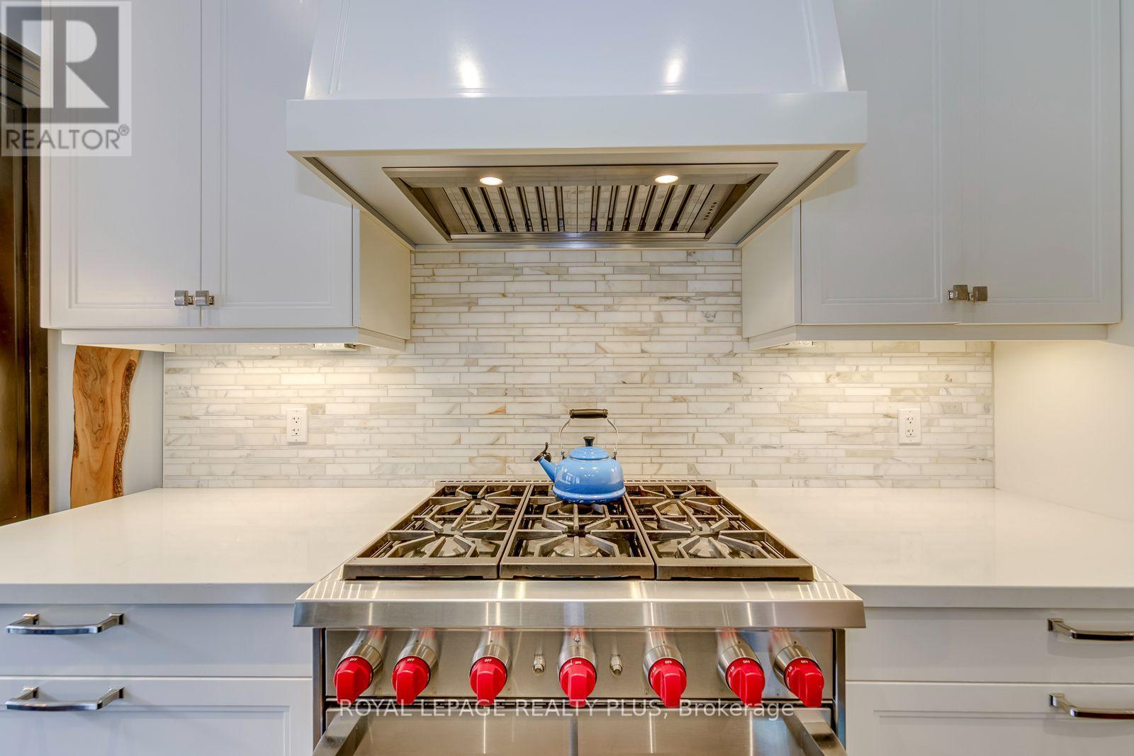 221 Hanover Street — photo 13