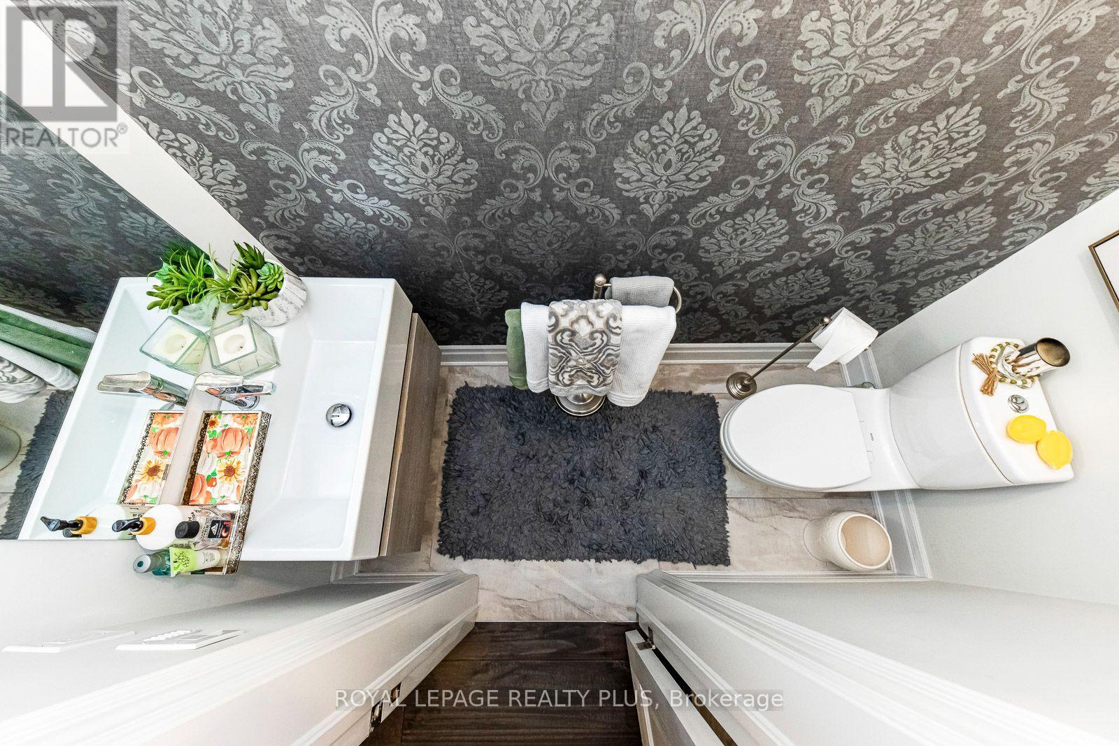 221 Hanover Street — photo 22