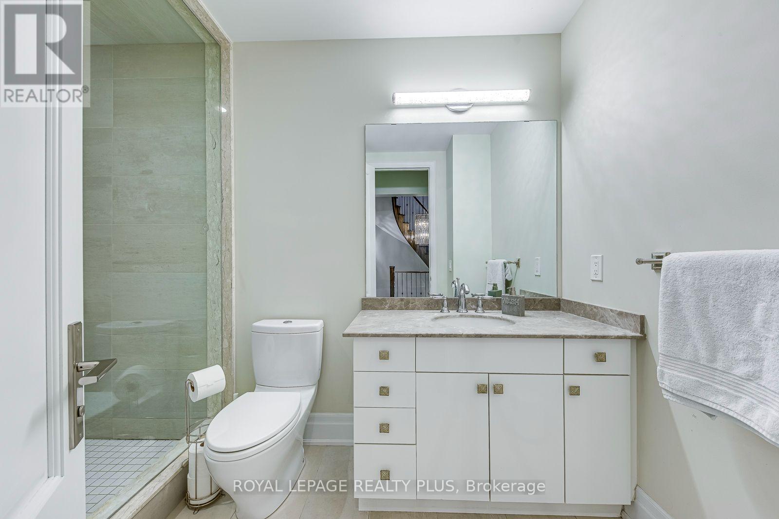 221 Hanover Street — photo 32