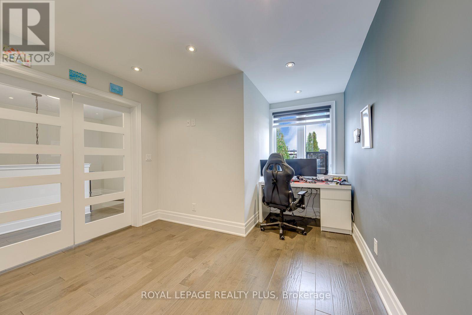 221 Hanover Street — photo 37