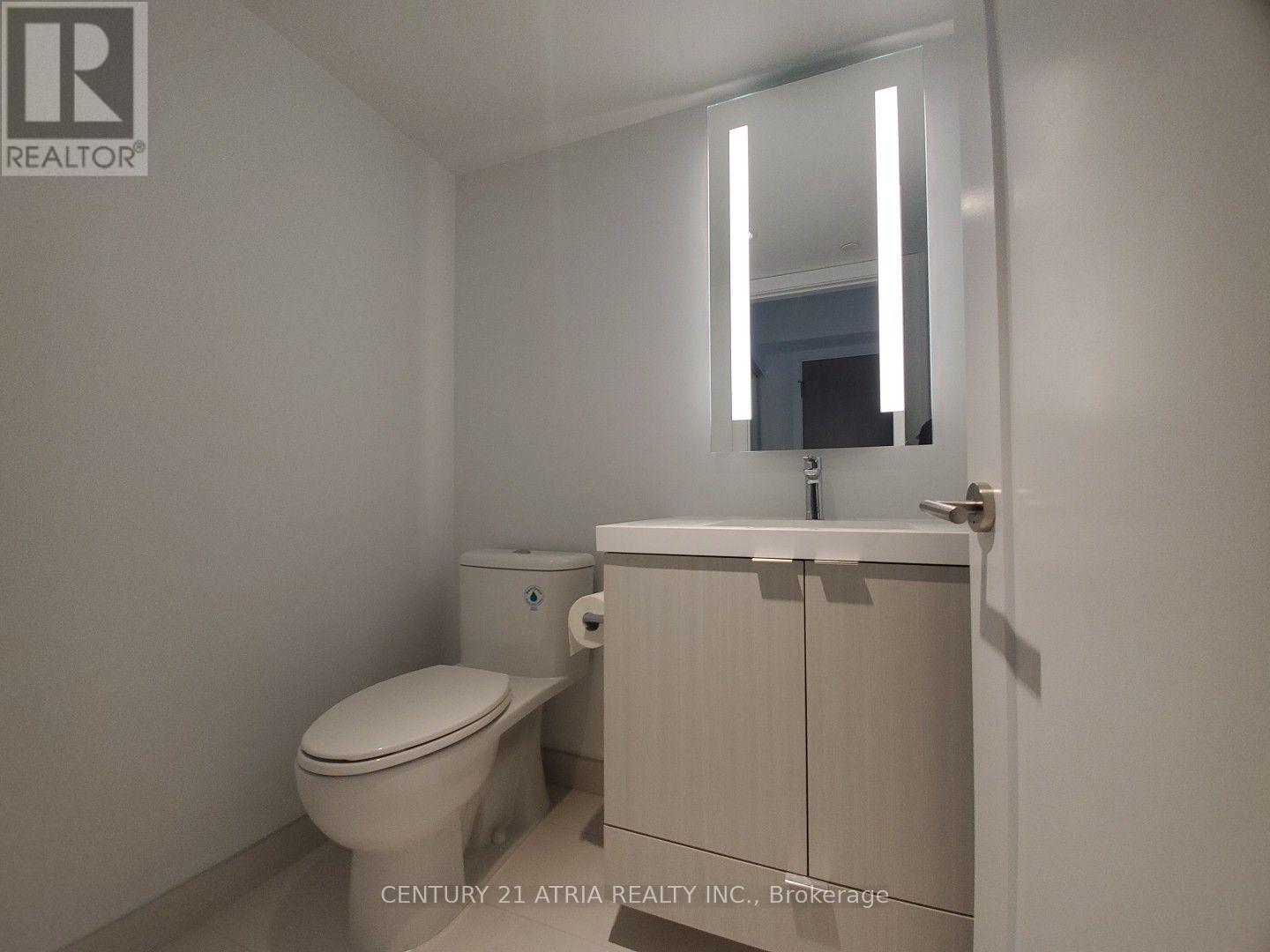 585 Bloor Street East — photo 12