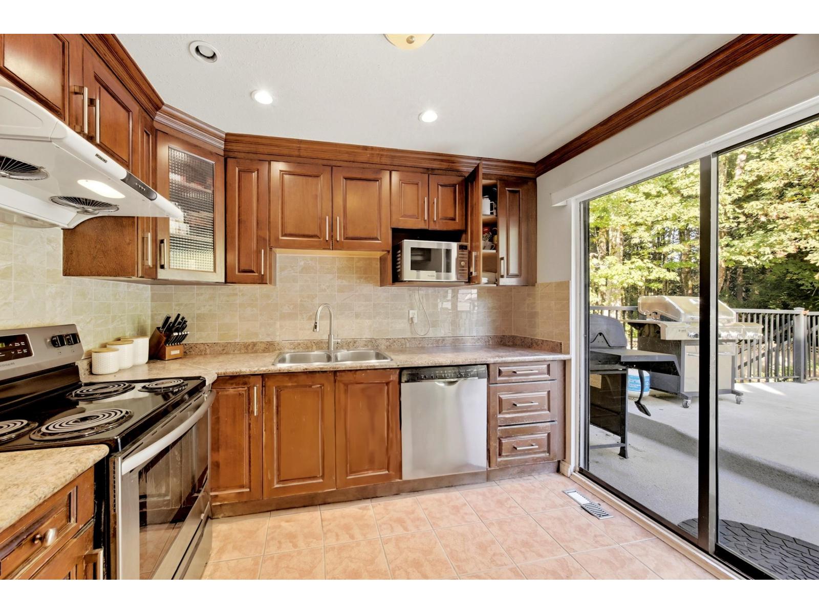 Photo of 7596 143 STREET 29