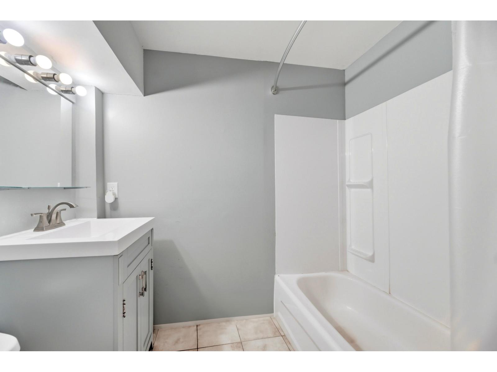 Photo of 7596 143 STREET 20