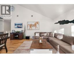 Living room - 9712 Marble Bay Rd, Lake Cowichan, BC V0R2G0 Photo 9