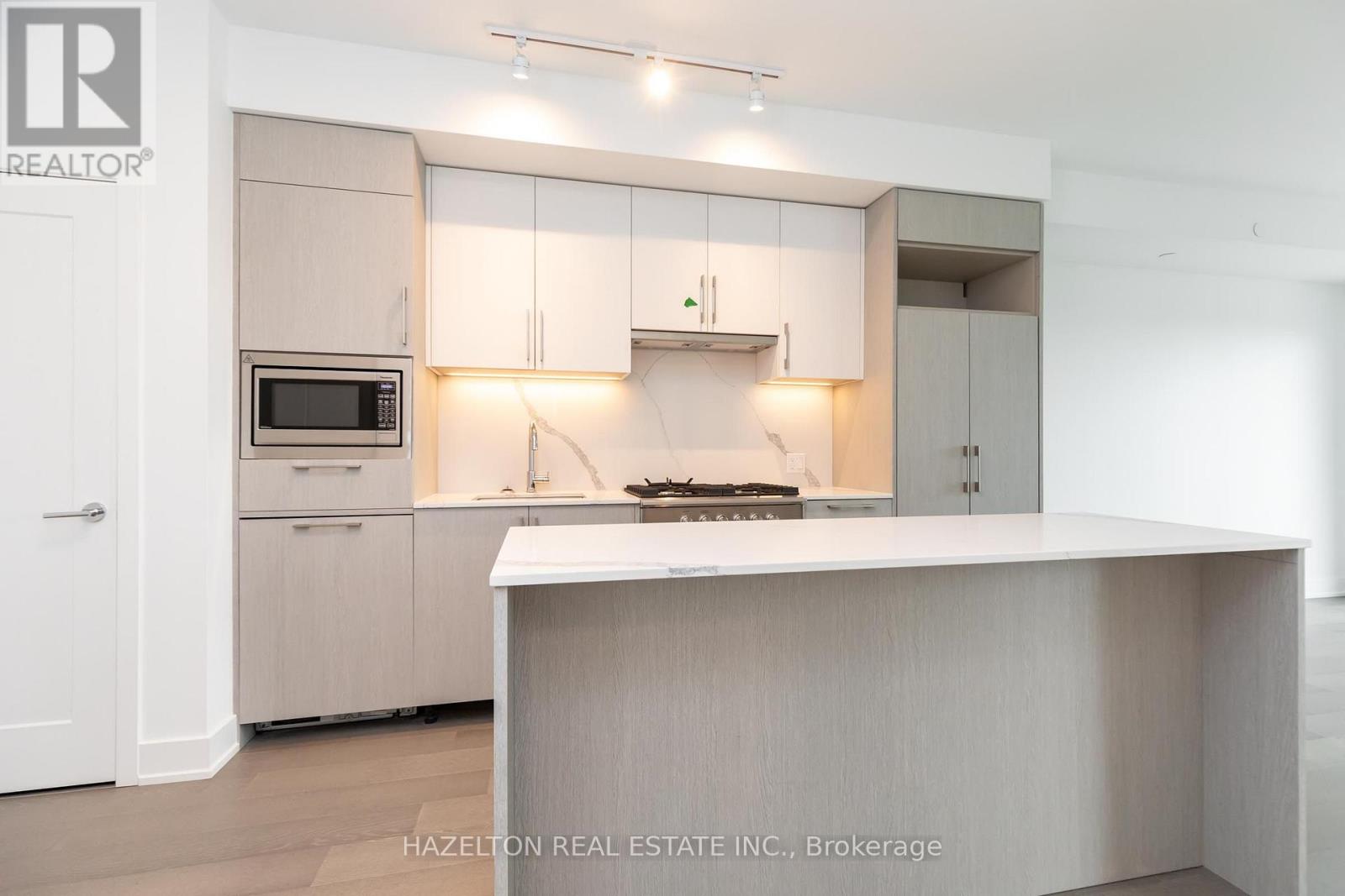 8 Manor Road West — photo 10
