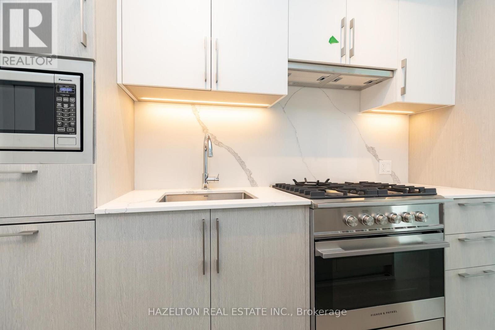 8 Manor Road West — photo 11