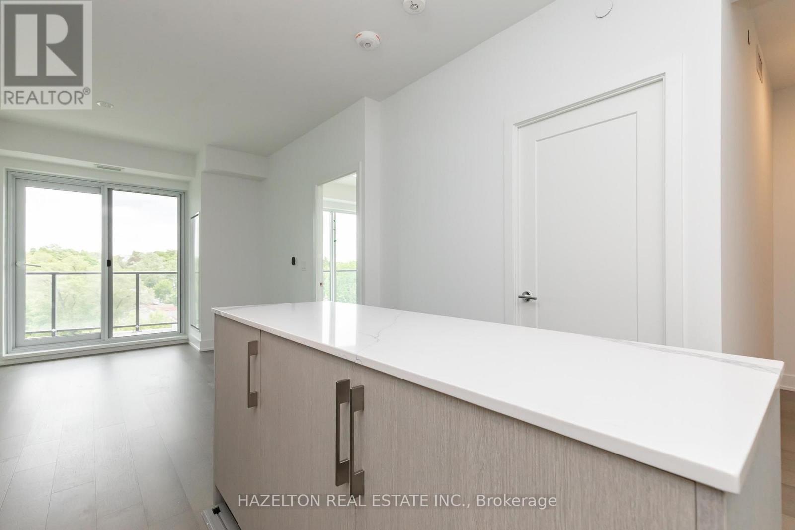 8 Manor Road West — photo 12