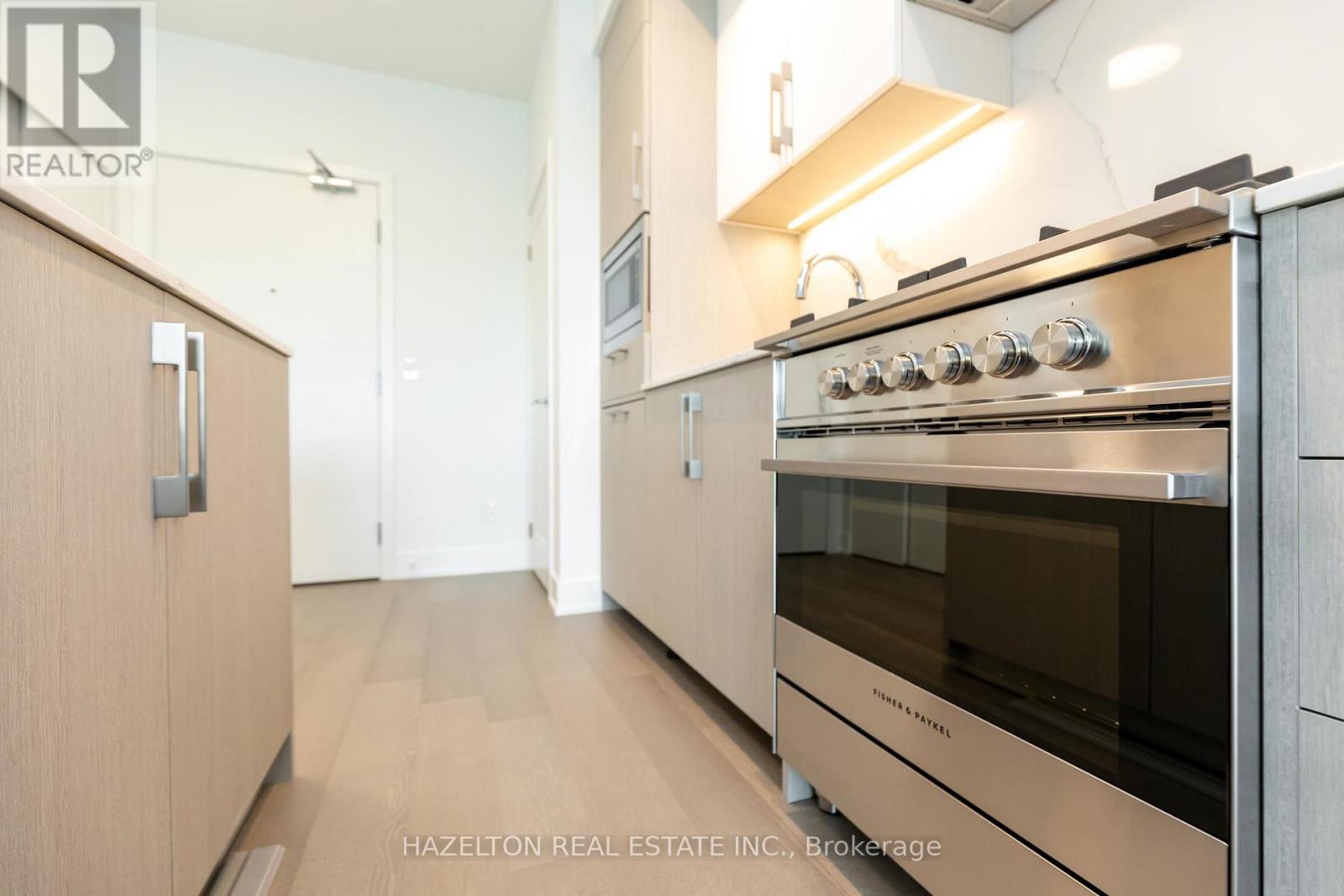 8 Manor Road West — photo 14