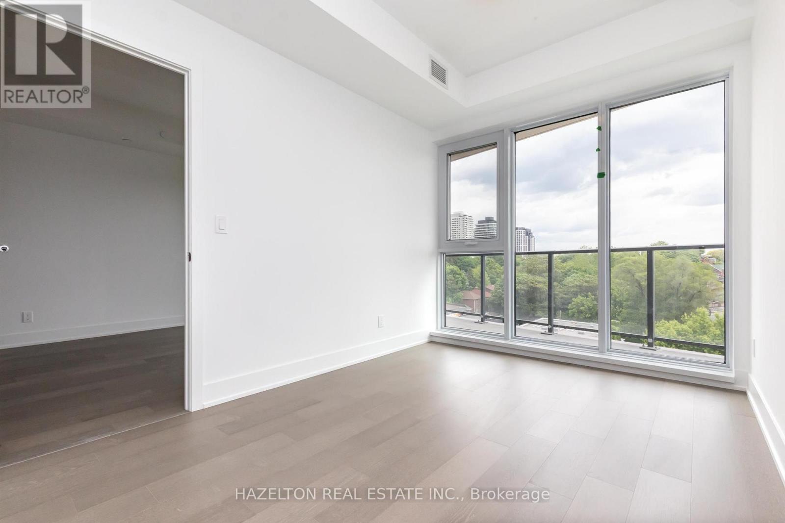 8 Manor Road West — photo 16