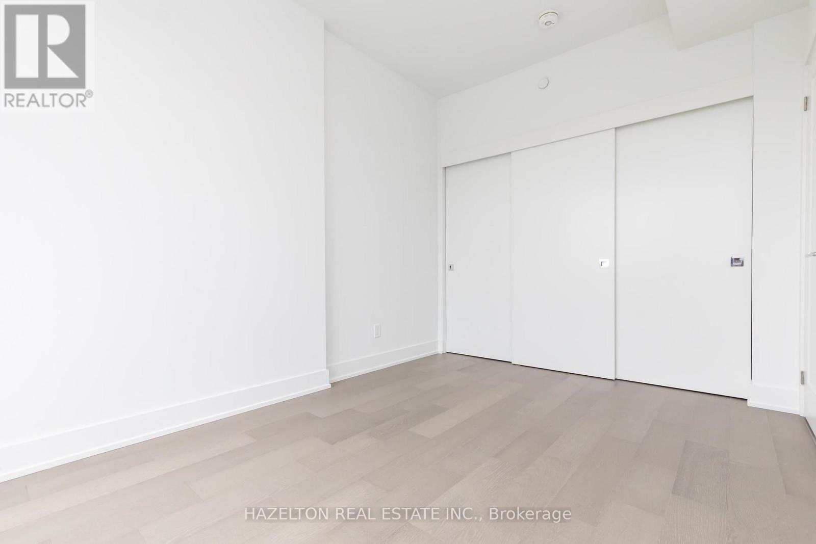 8 Manor Road West — photo 18
