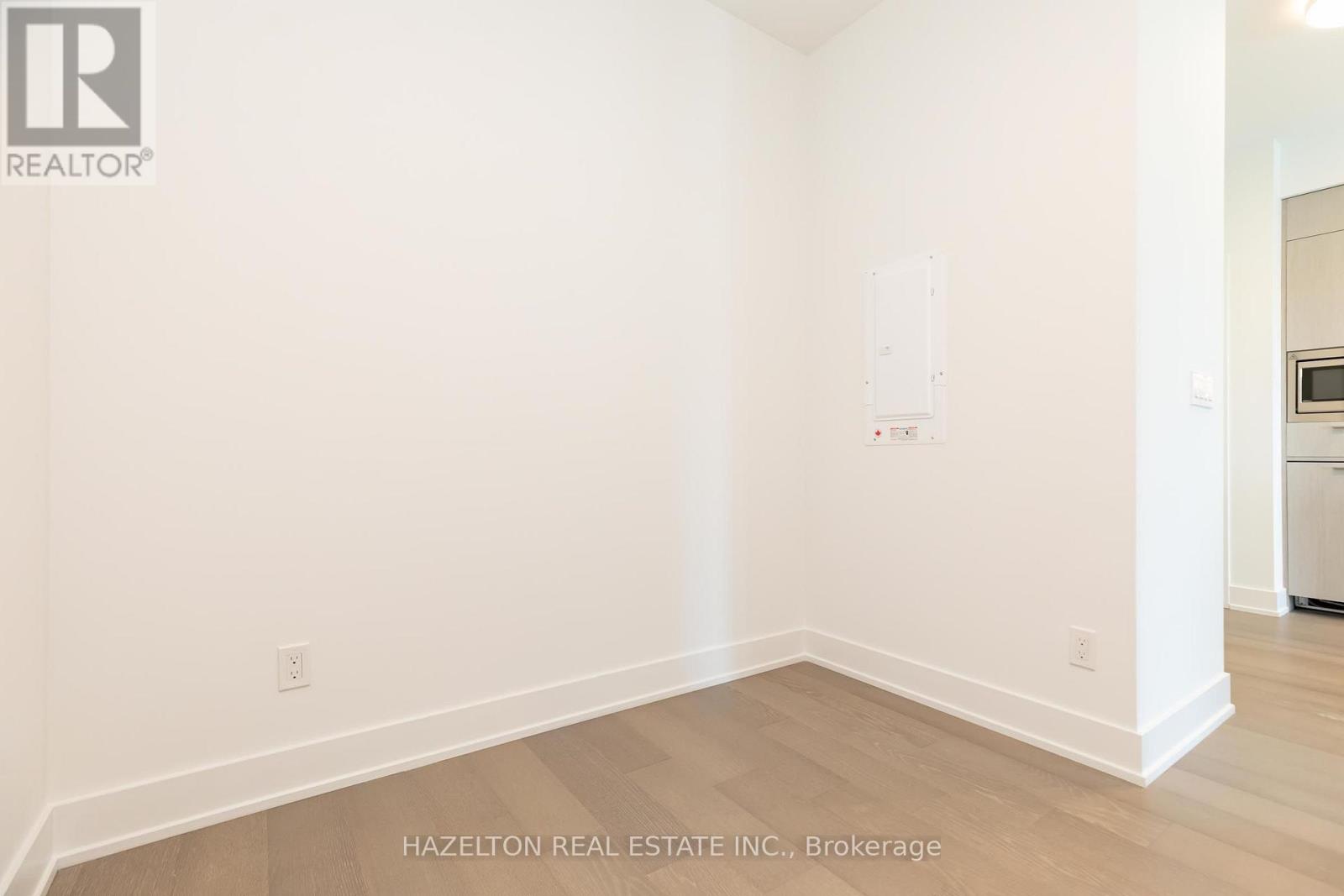 8 Manor Road West — photo 21