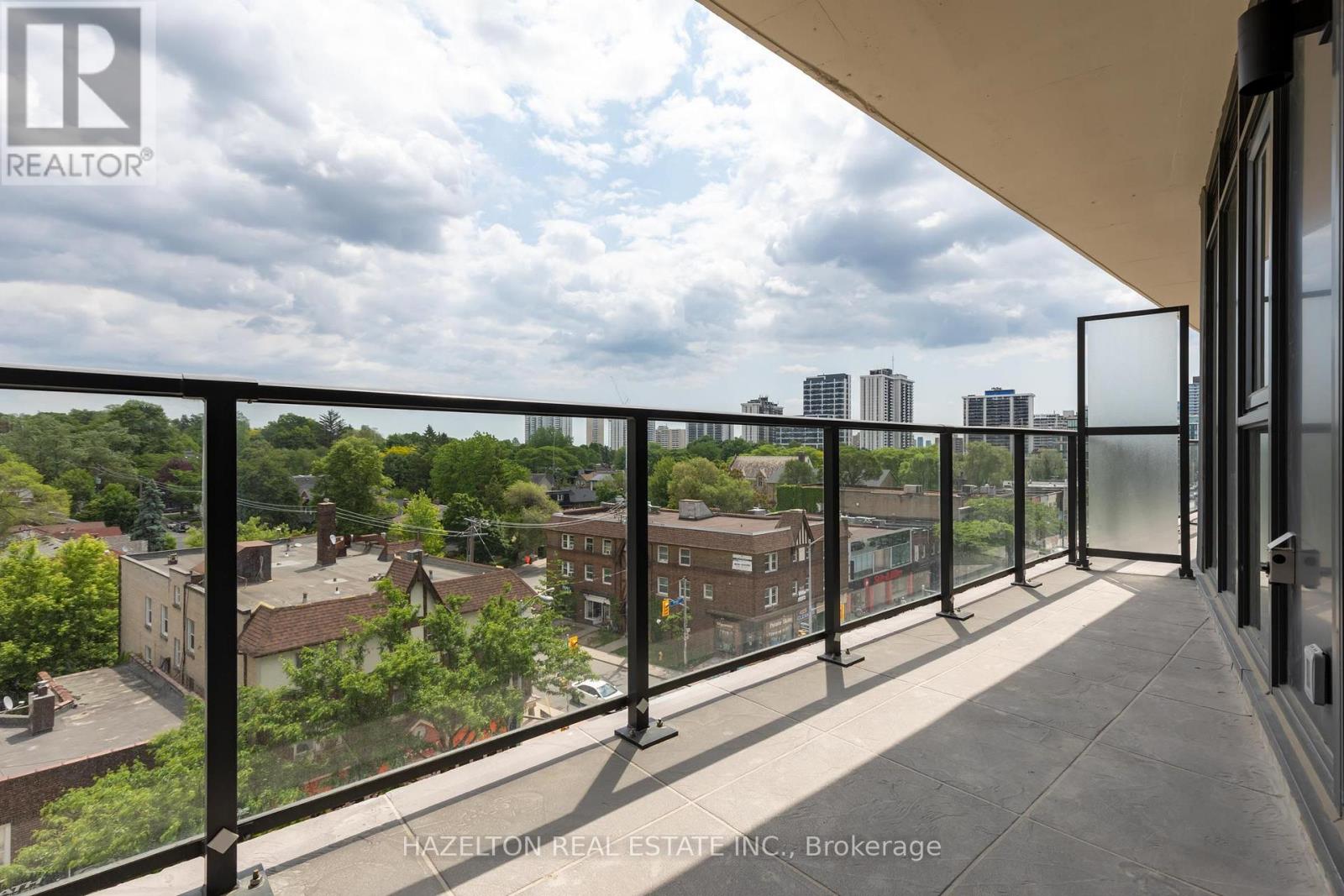 8 Manor Road West — photo 26