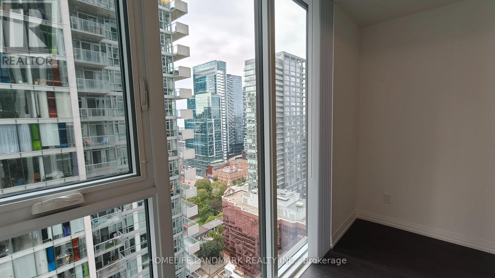 400 King Street West — photo 10