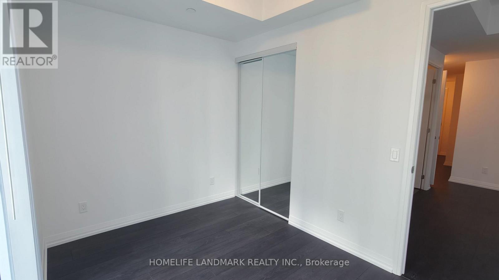400 King Street West — photo 11