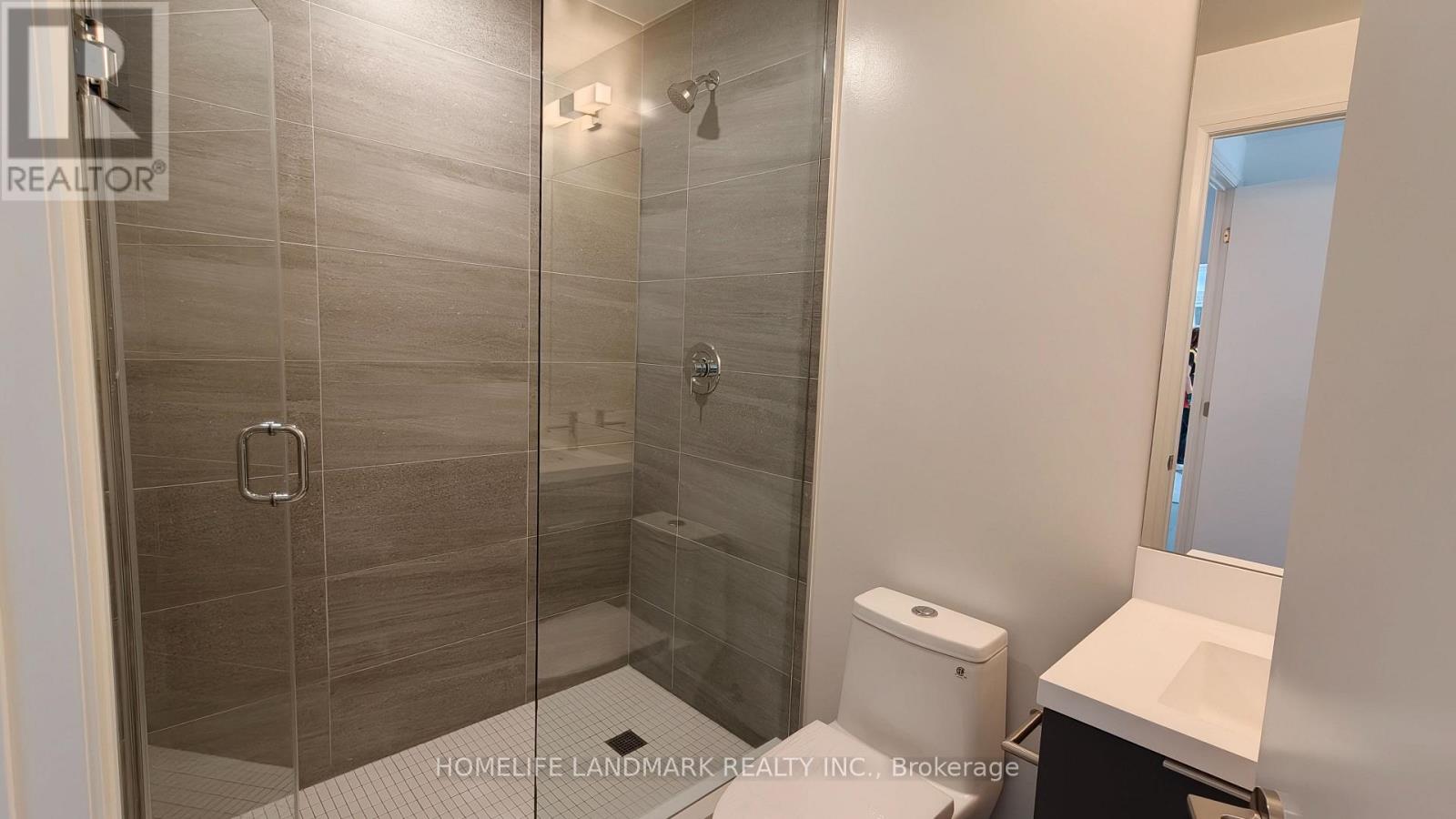 400 King Street West — photo 12