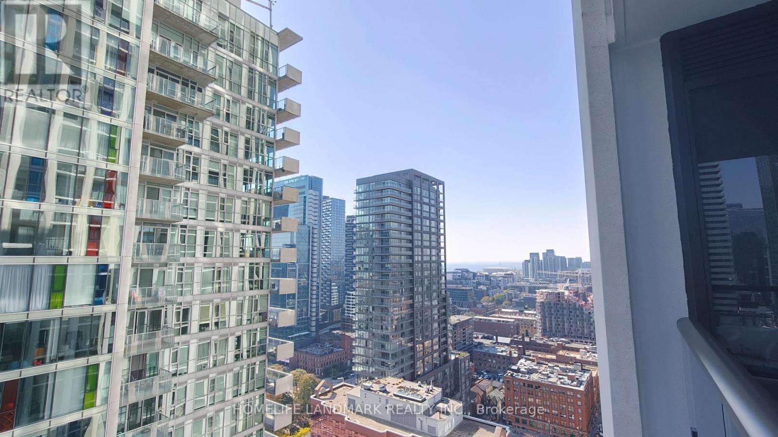 400 King Street West — photo 15