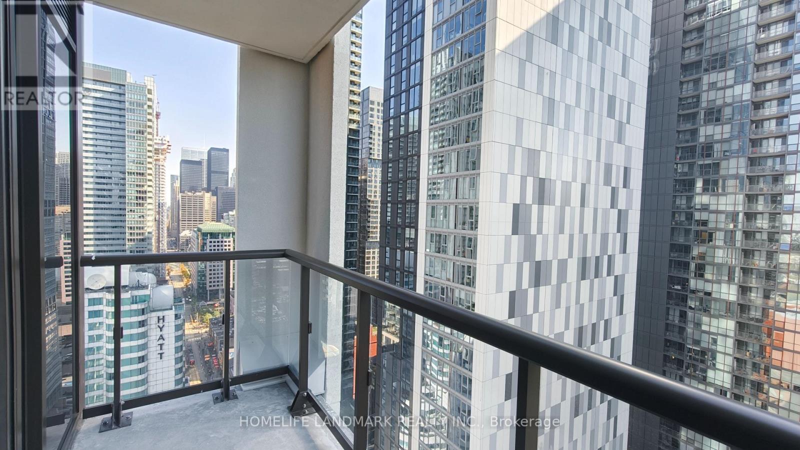 400 King Street West — photo 16