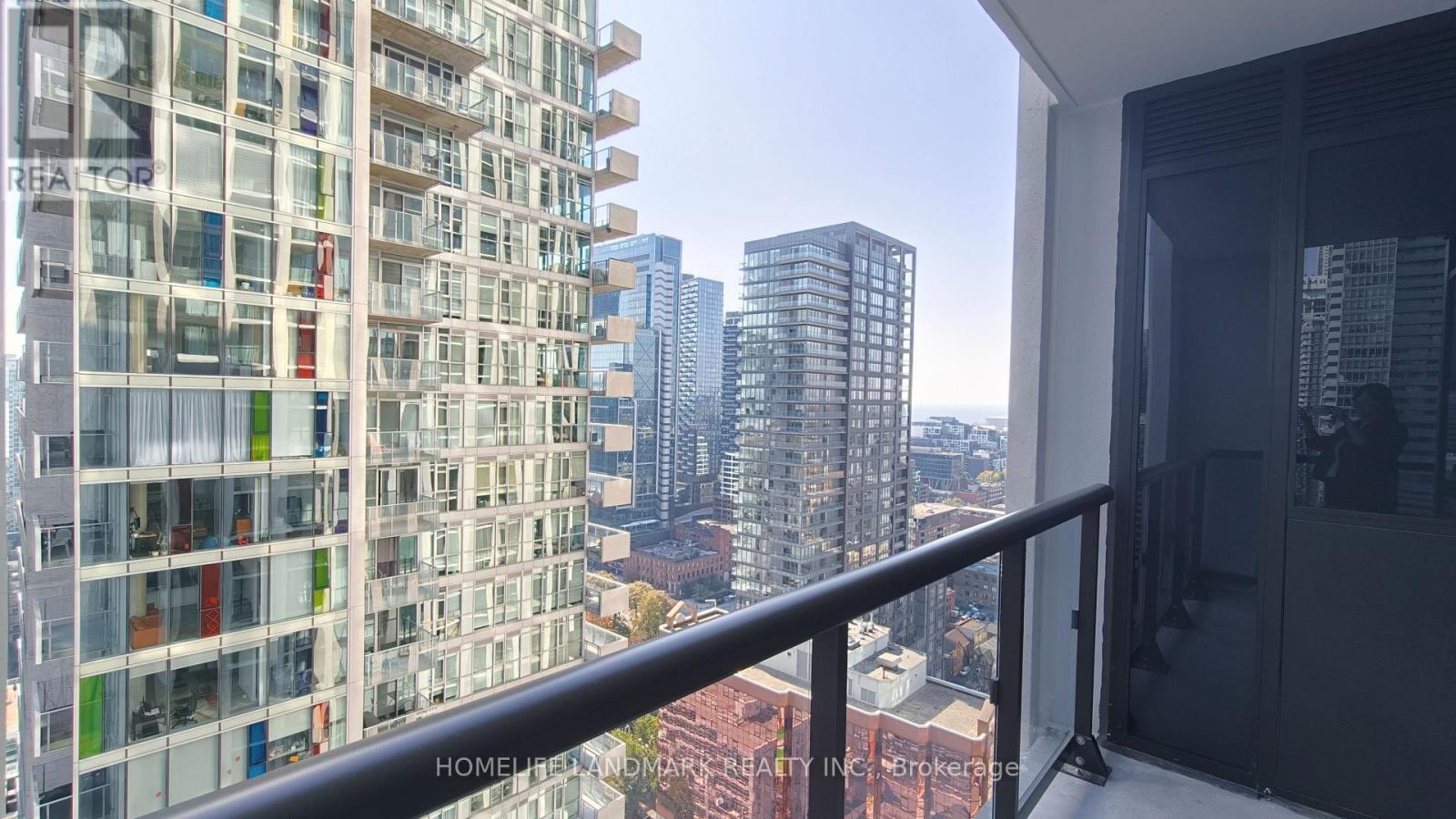 400 King Street West — photo 17