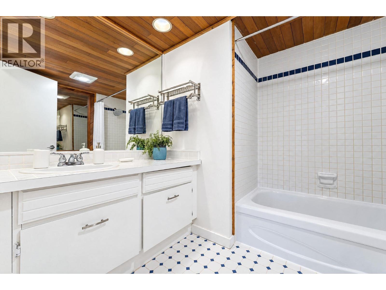 Photo of 312 2320 TRINITY STREET 18