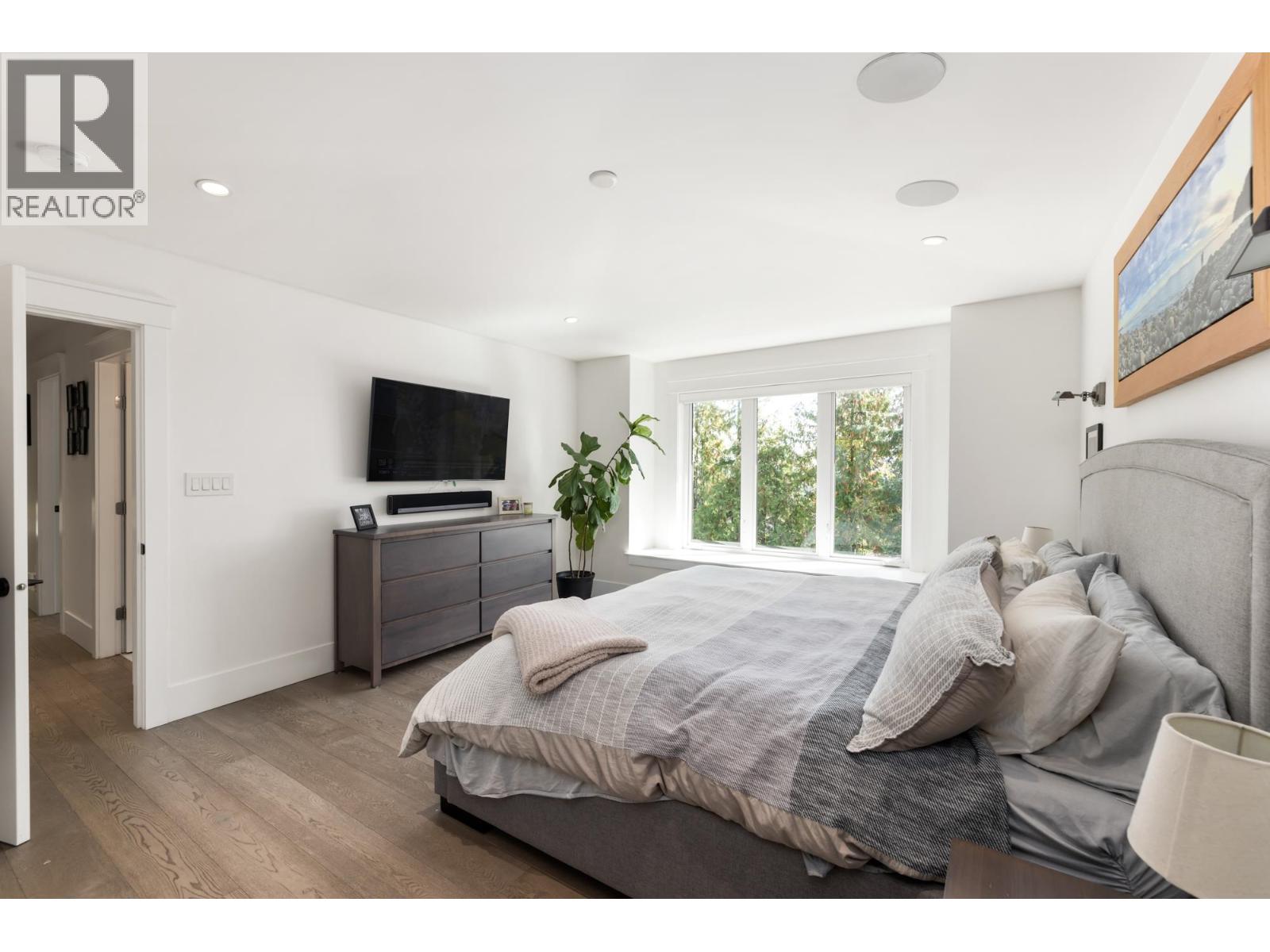540 BRAND STREET, North Vancouver - Image 1