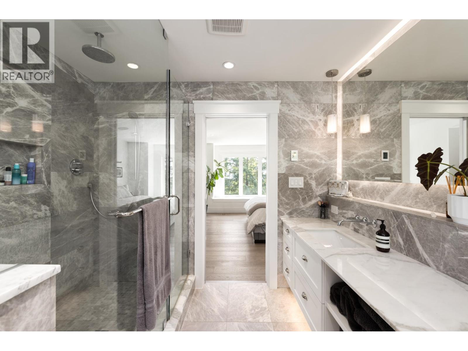 540 BRAND STREET, North Vancouver - Image 1