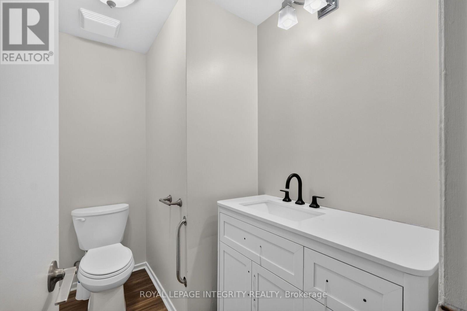2155 Eric Crescent — photo 40