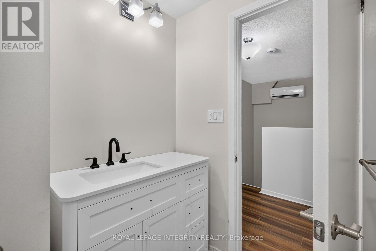 2155 Eric Crescent — photo 41