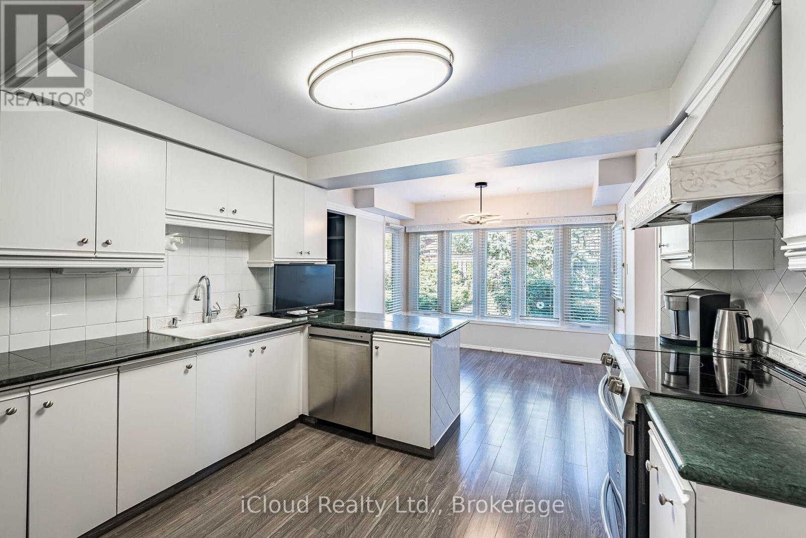 2017 Grenville Drive, Oakville, ON photo 11