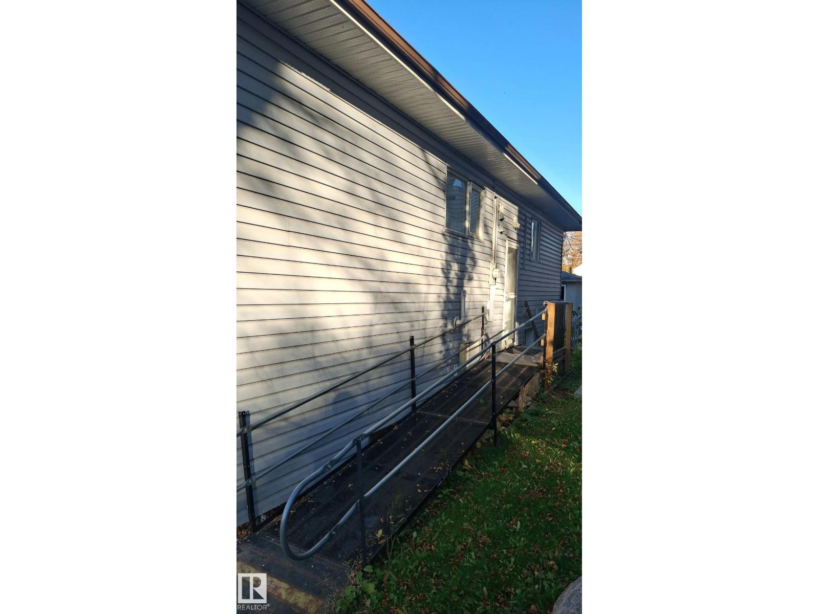 11727 92 ST NW - 3