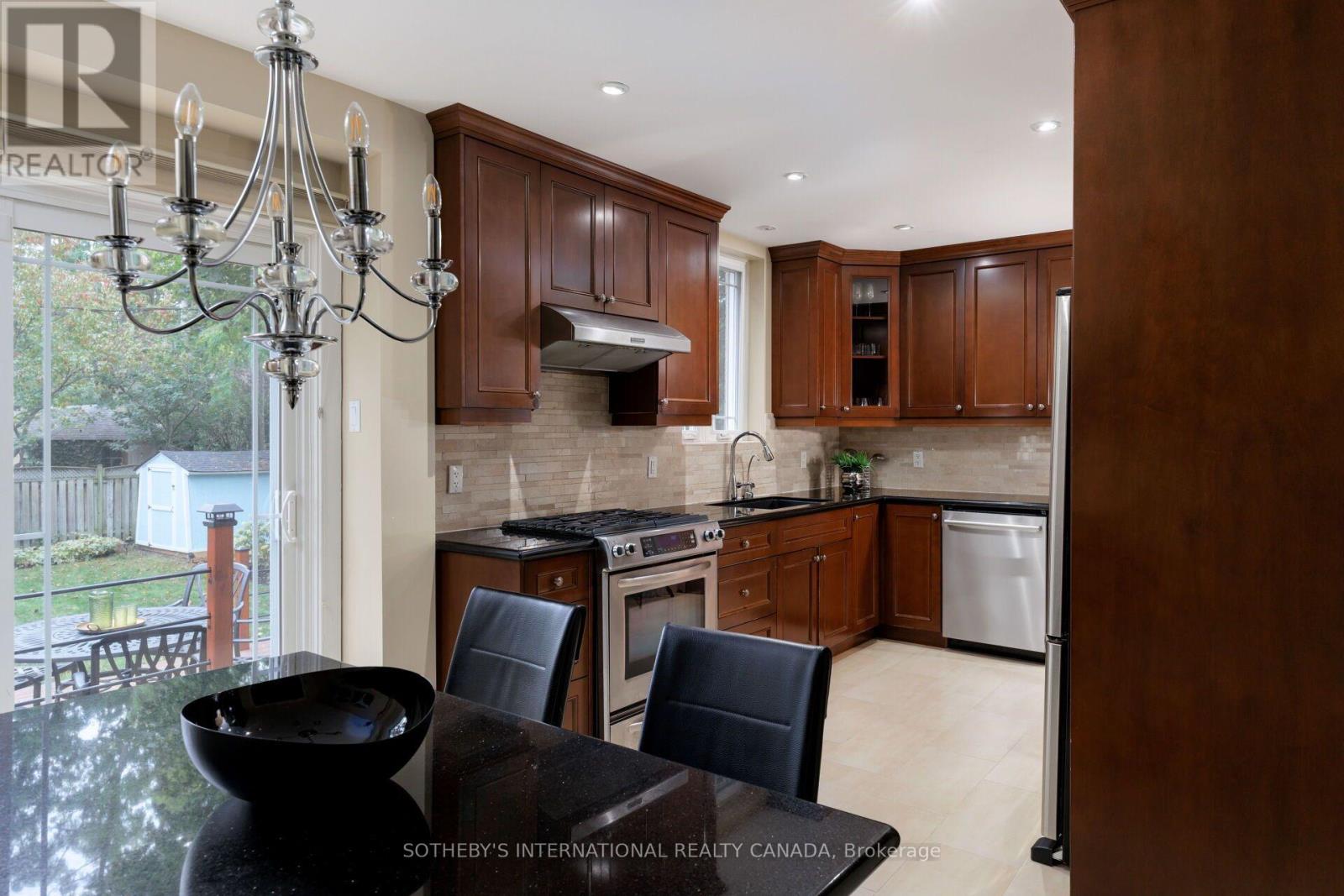145 Brentwood Road North — photo 10