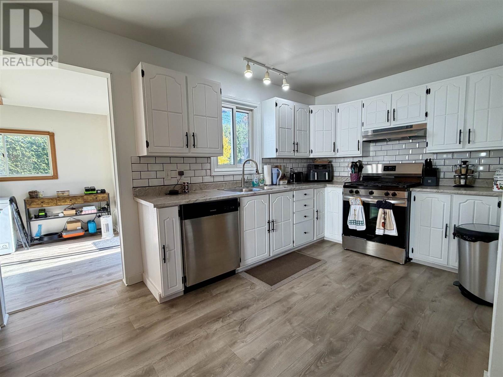 8 Benner Pl — photo 12
