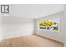 Living room - 907 / 909 16 Street Ne, Calgary, AB T2E4S7 Photo 6