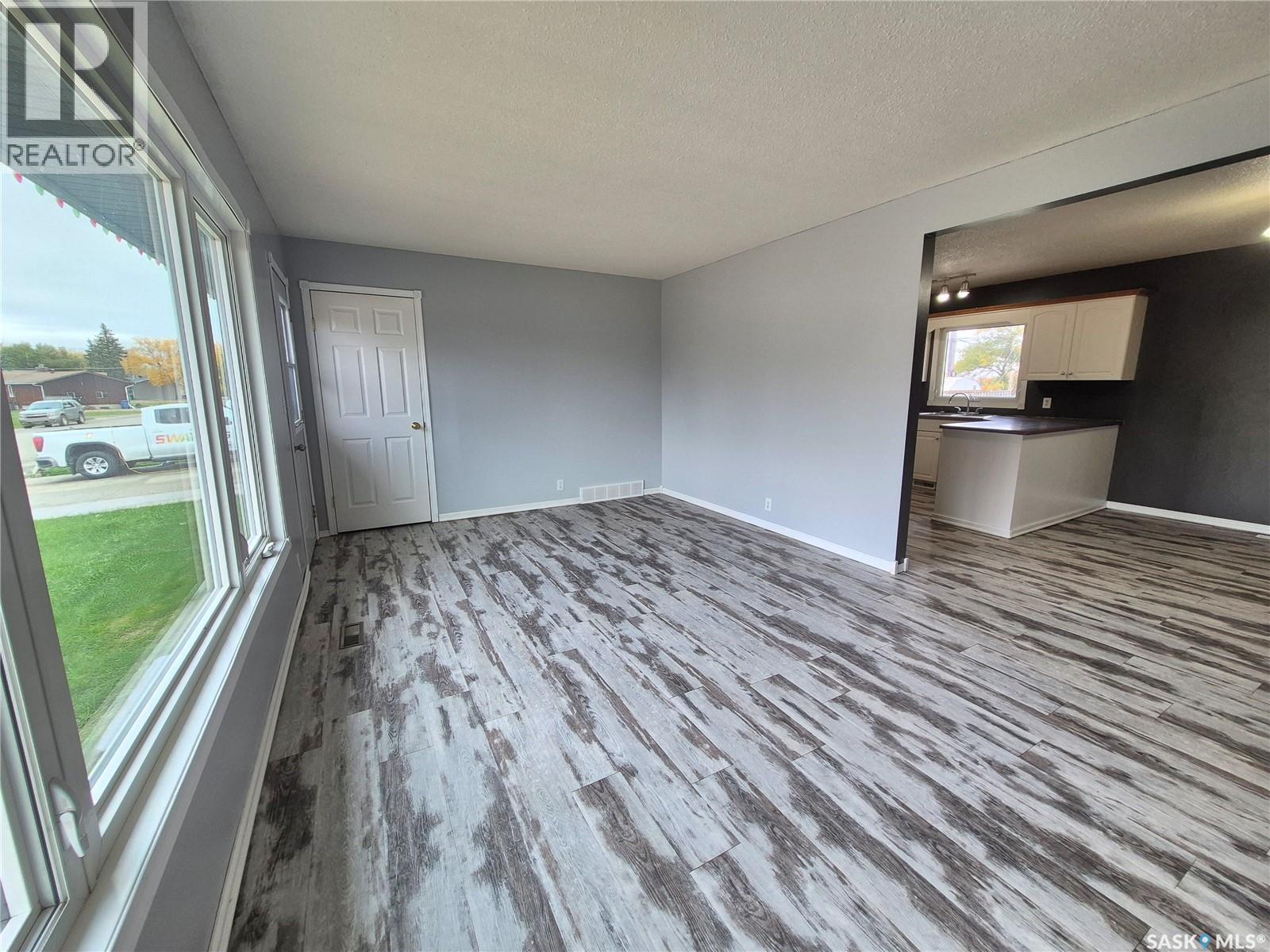 818 Geisen STREET, Radville — photo 12