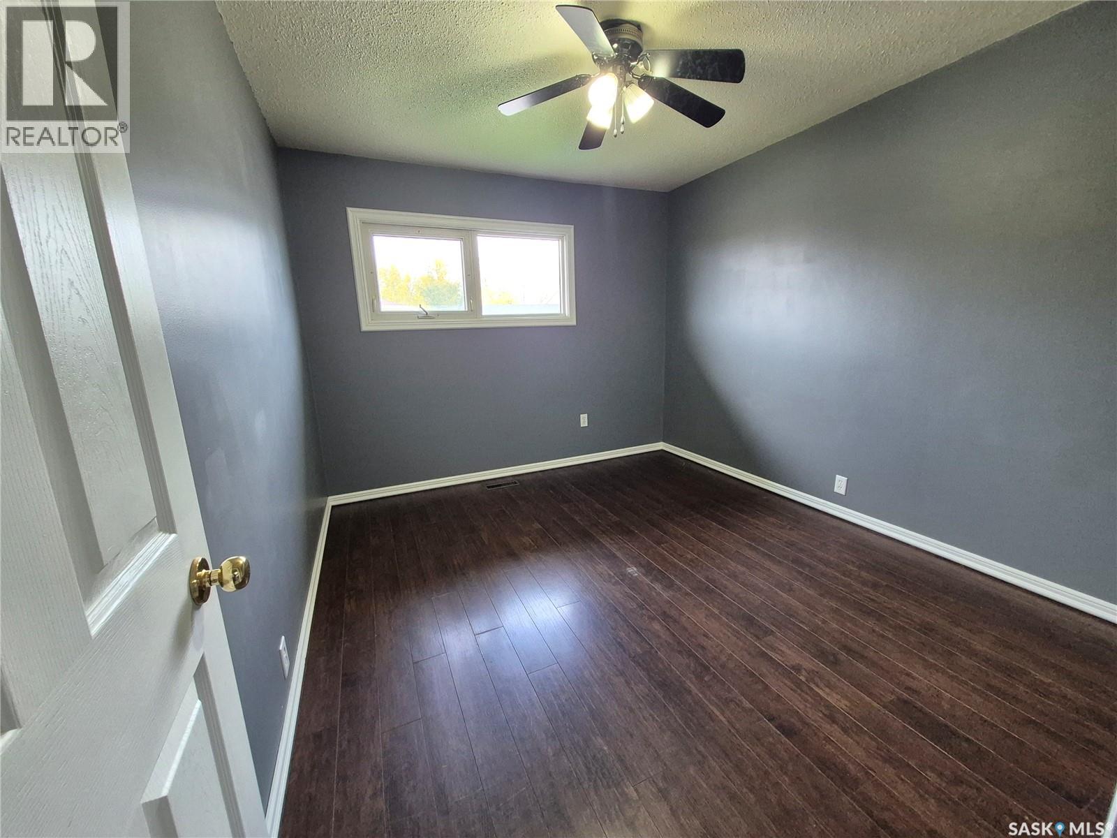 818 Geisen STREET, Radville — photo 19