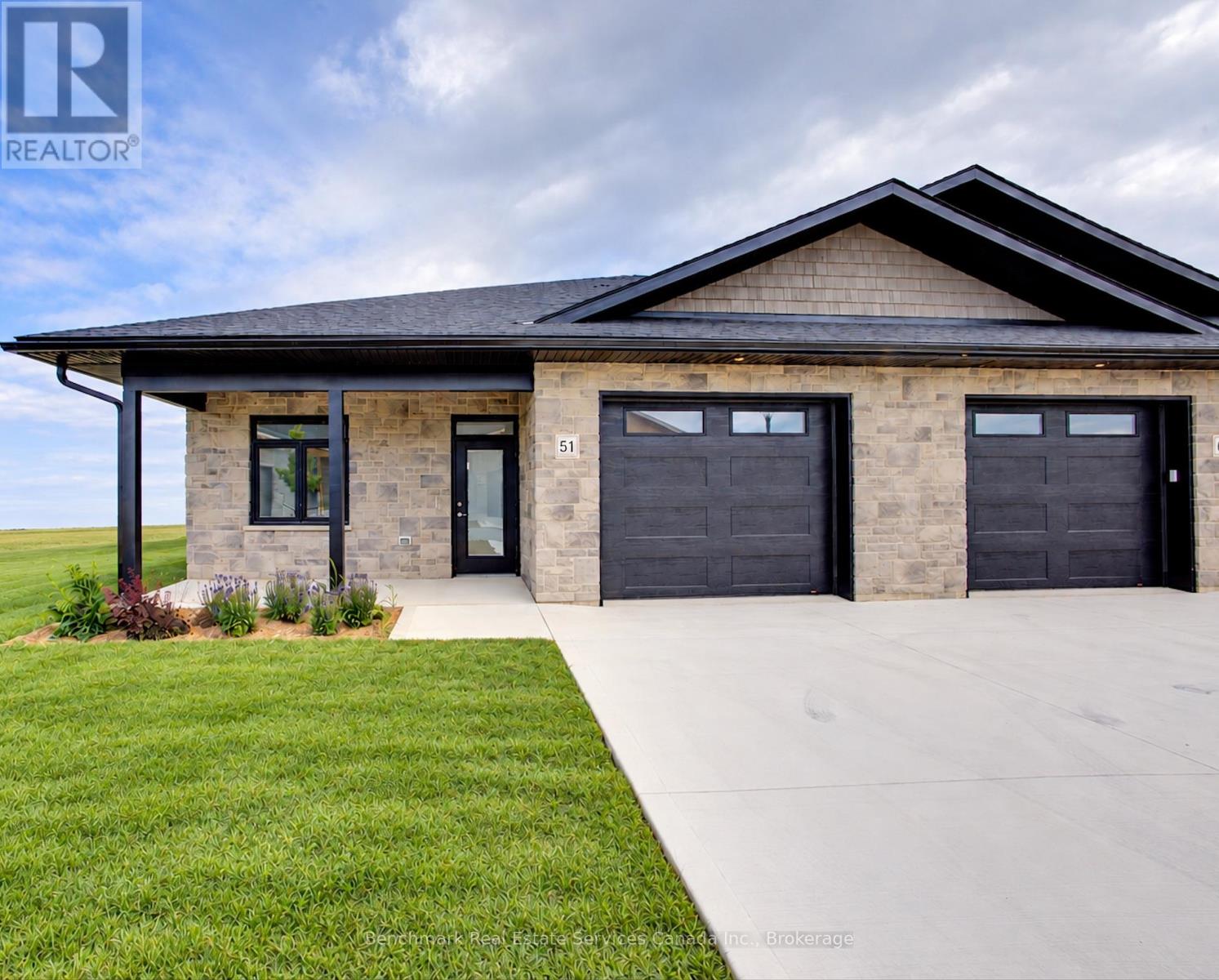 51 Cavalier Crescent