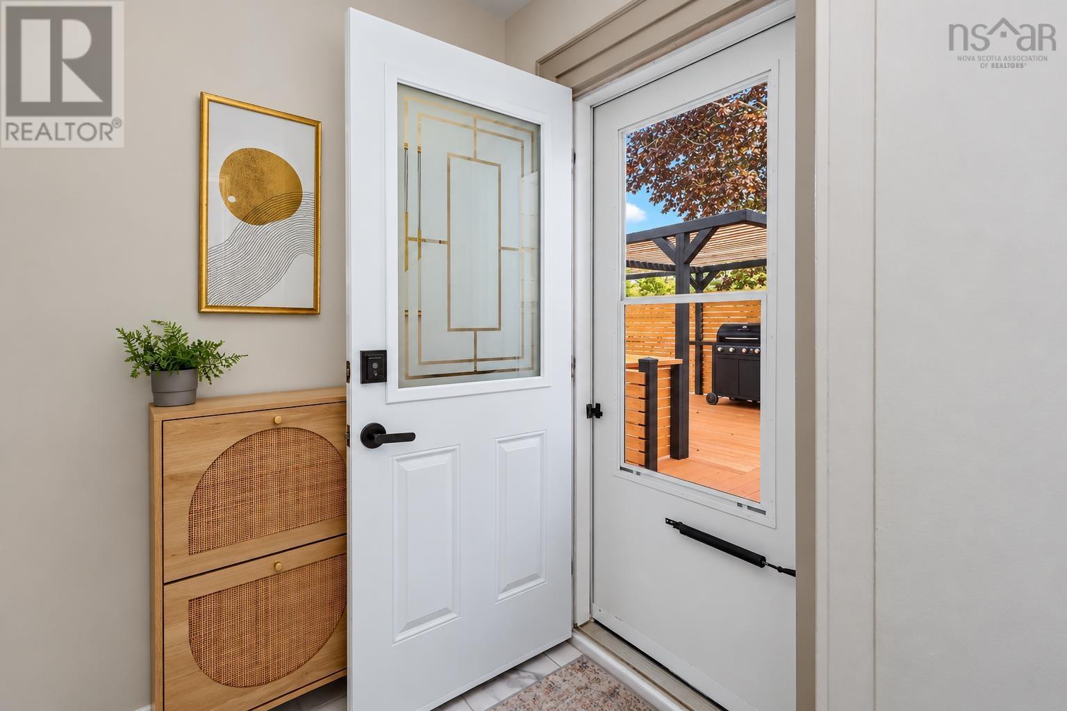 221 Westmount Road - 13
