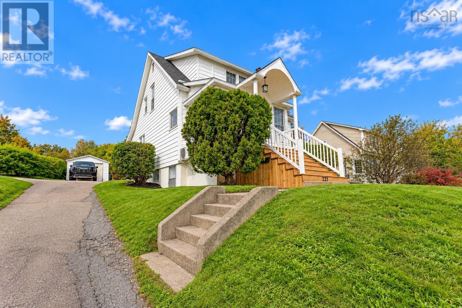 221 Westmount Road - 10
