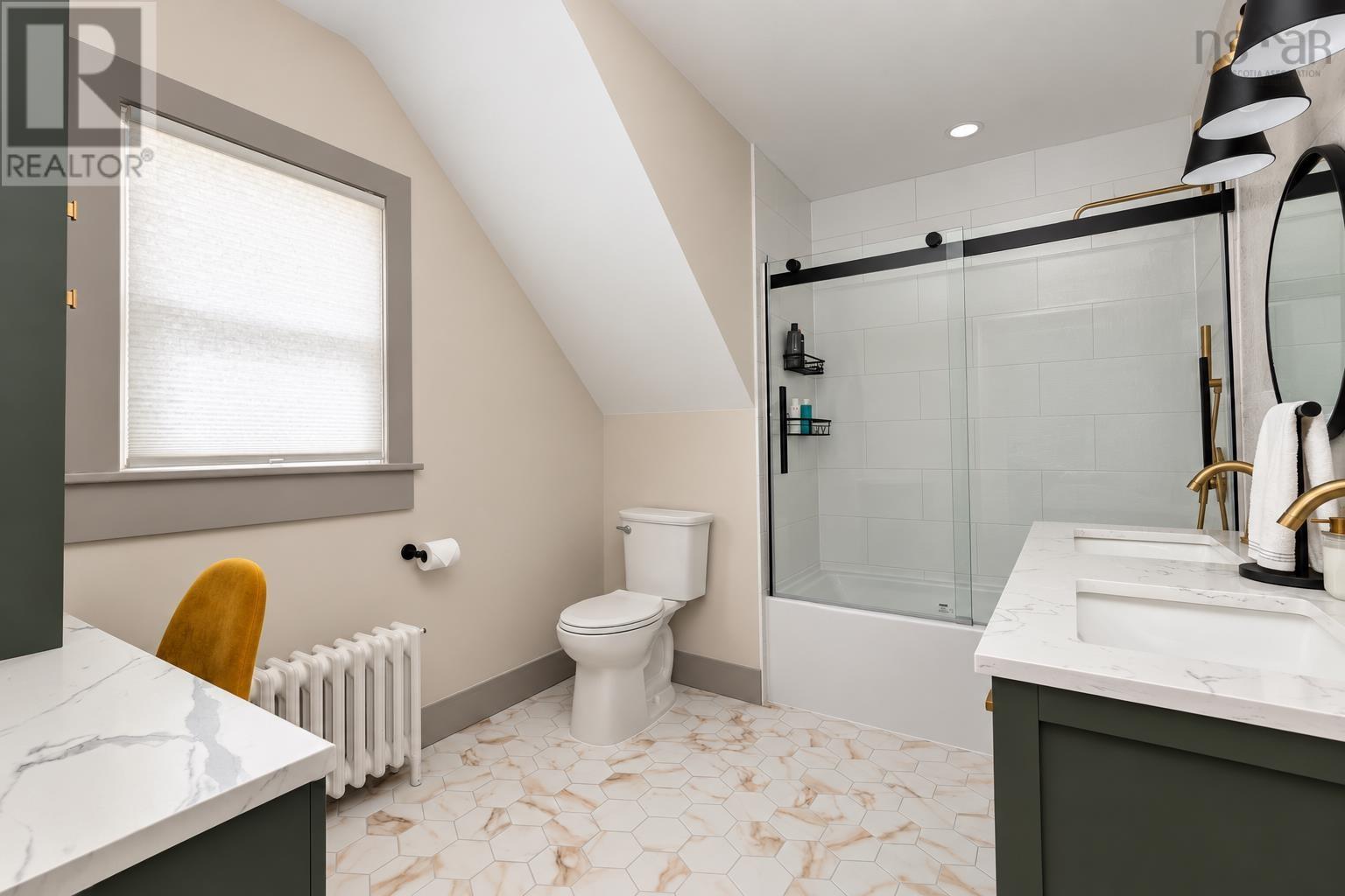 221 Westmount Road - 33