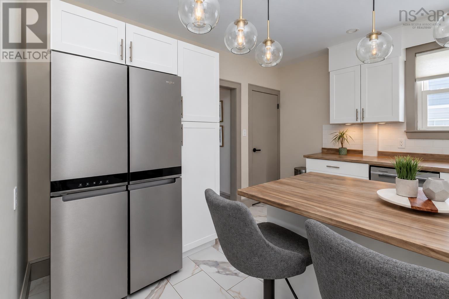 221 Westmount Road - 27