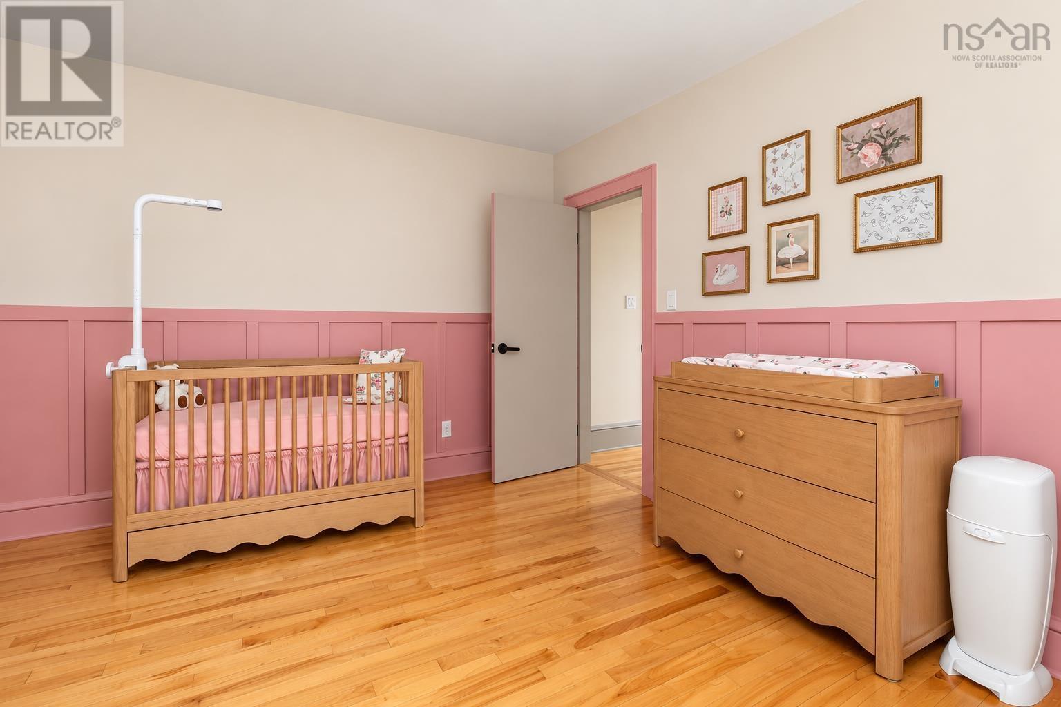 221 Westmount Road - 35