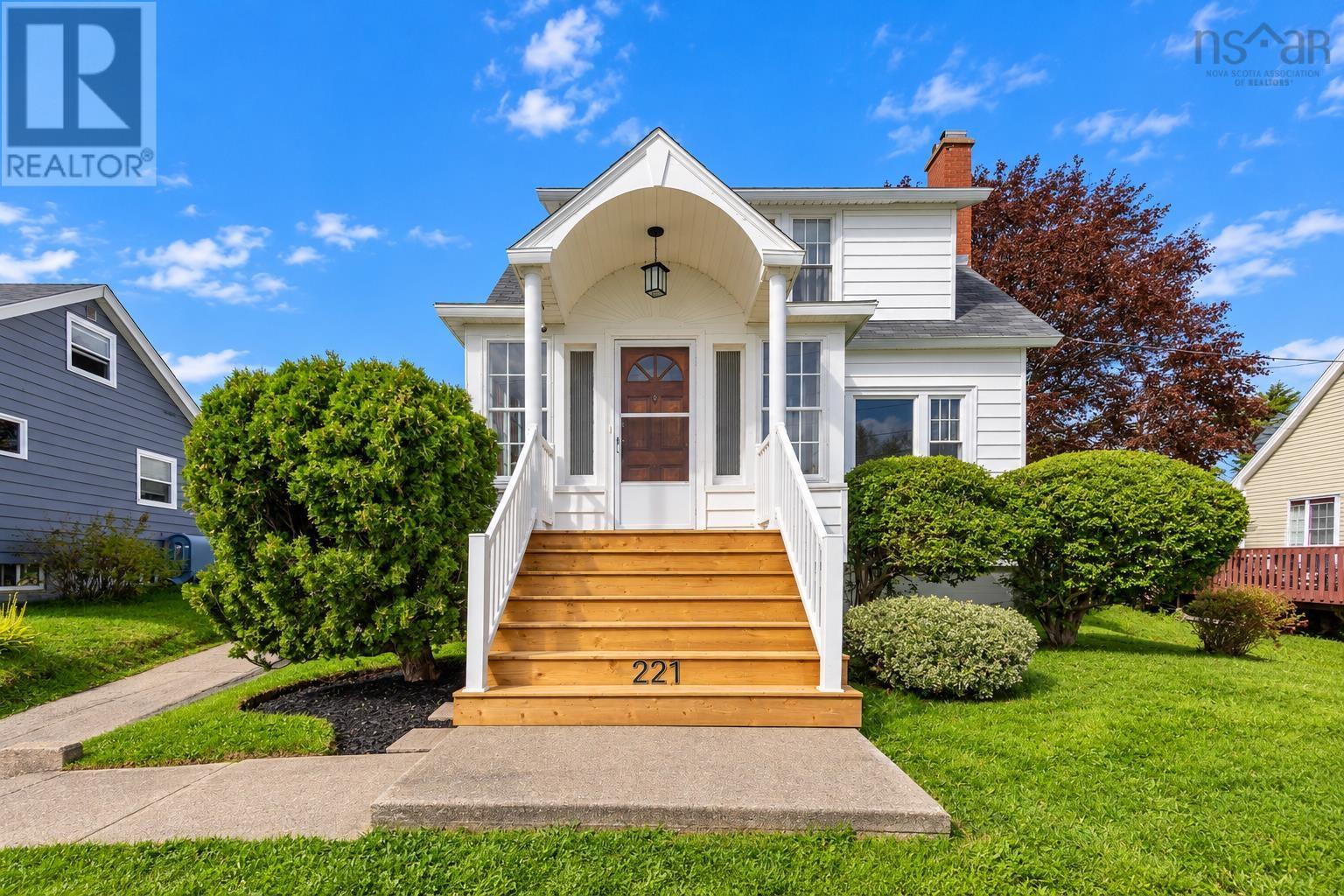 221 Westmount Road - 6