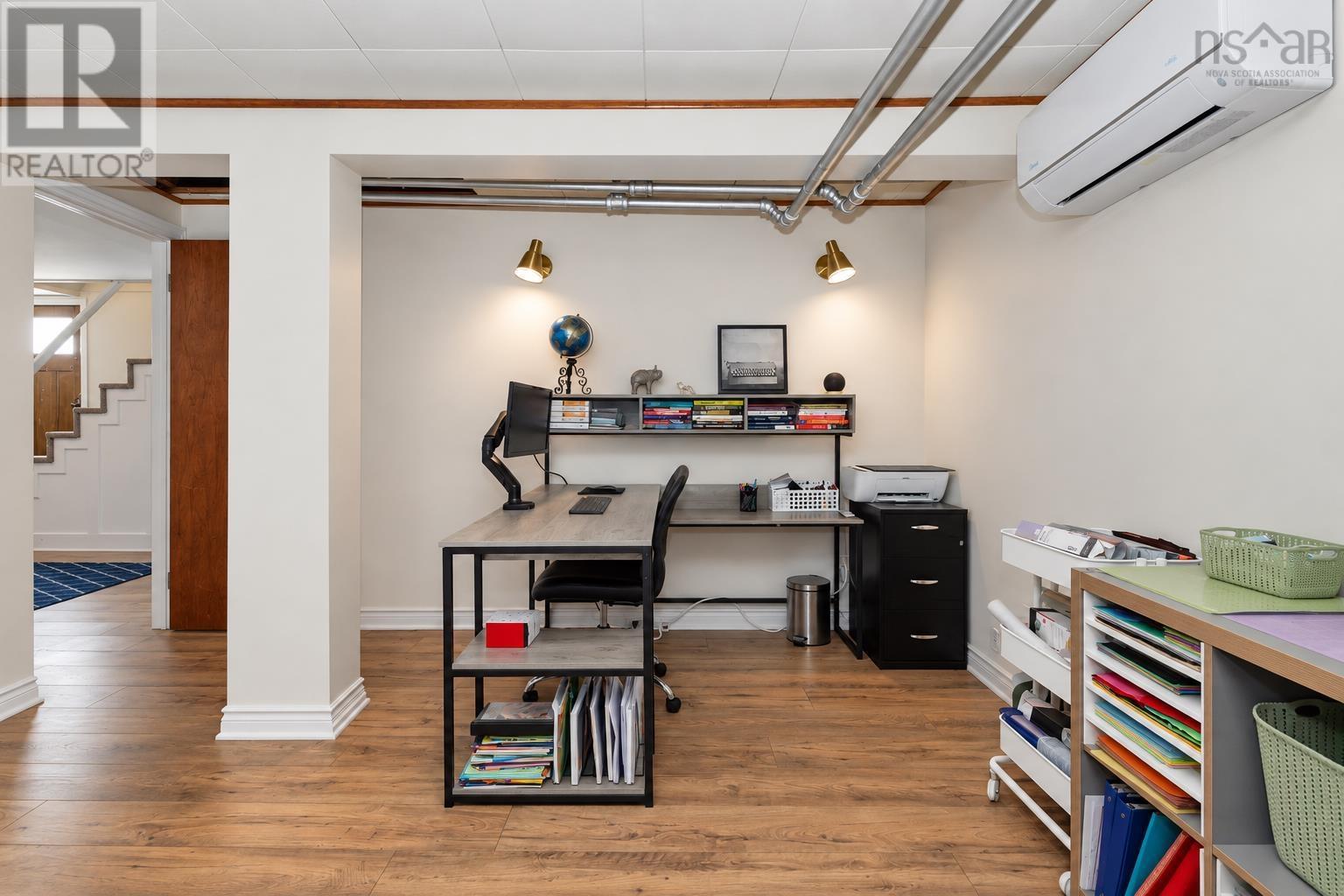 221 Westmount Road - 42