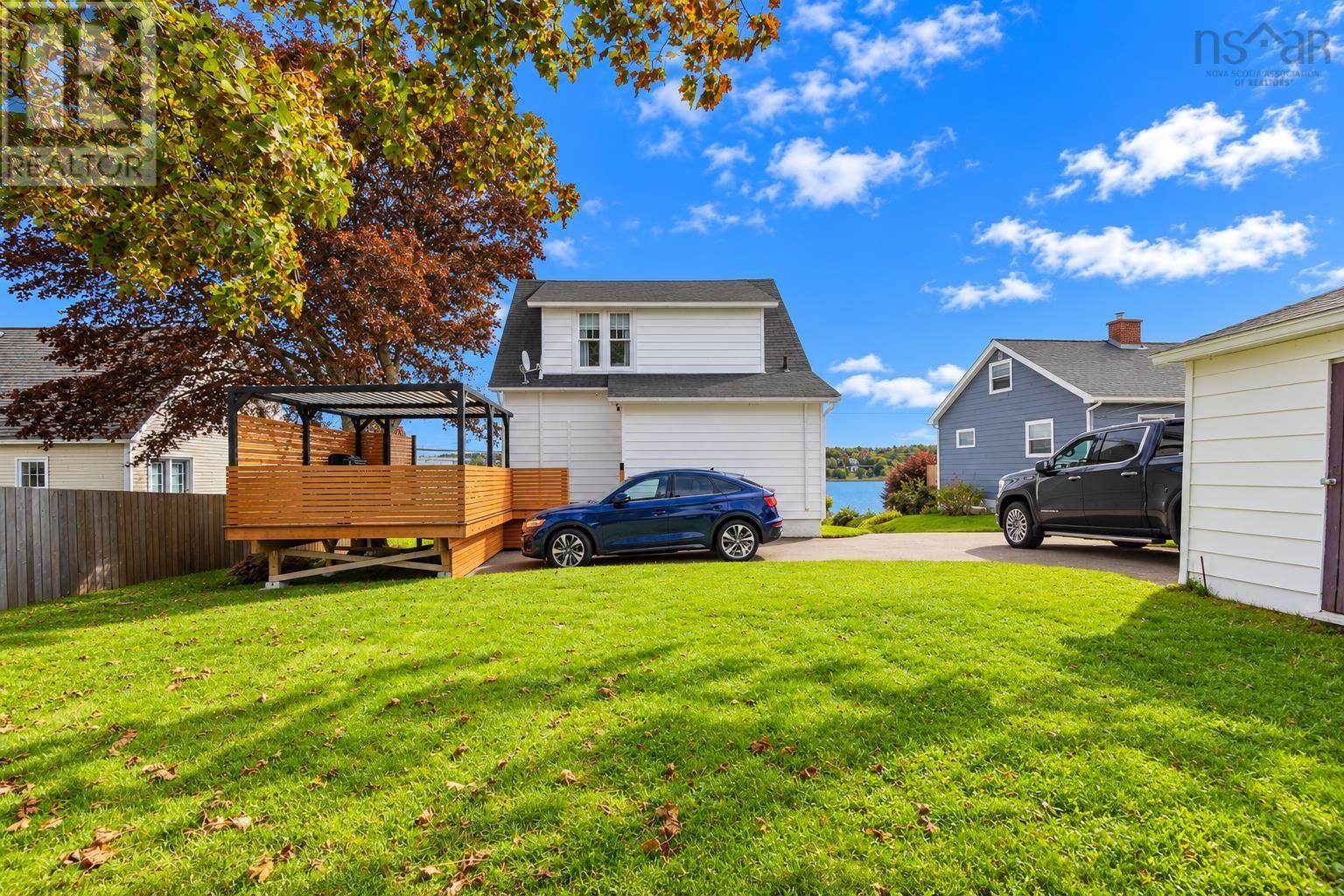221 Westmount Road - 9