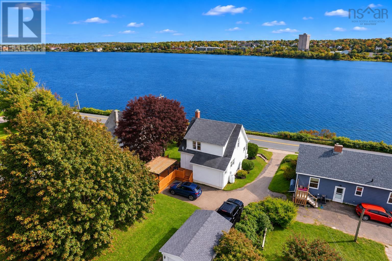 221 Westmount Road - 8