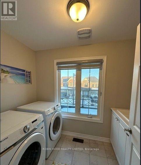 63 Royal Fern Crescent — photo 11