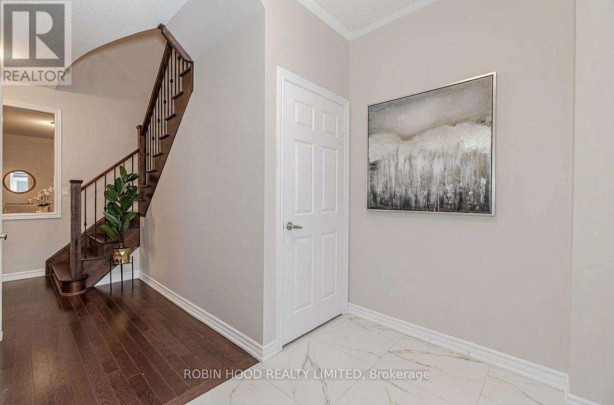 63 Royal Fern Crescent — photo 4