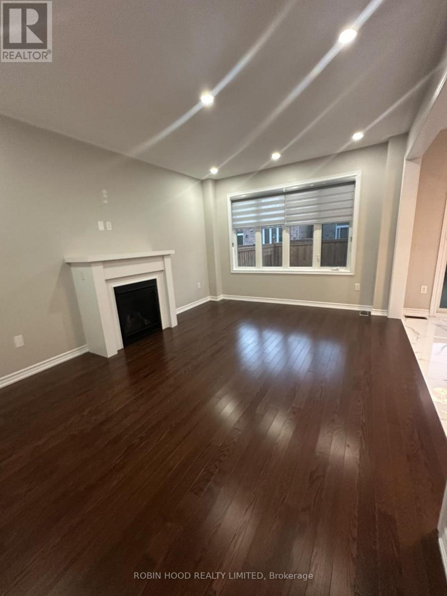 63 Royal Fern Crescent — photo 8